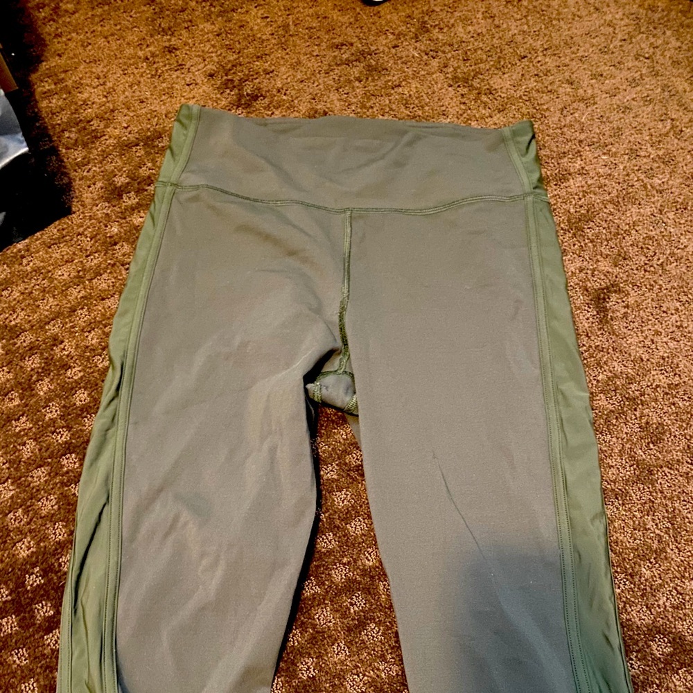Lululemon crops